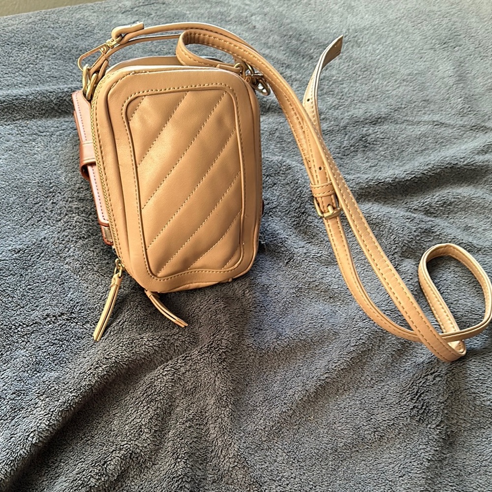 Light Tan Crossbody Bag with Quilted Design and Adjustable Strap